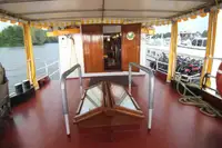 Tàu du lịch để bán