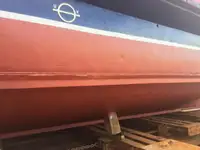Tàu làm việc để bán
