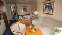 Tàu du lịch để bán