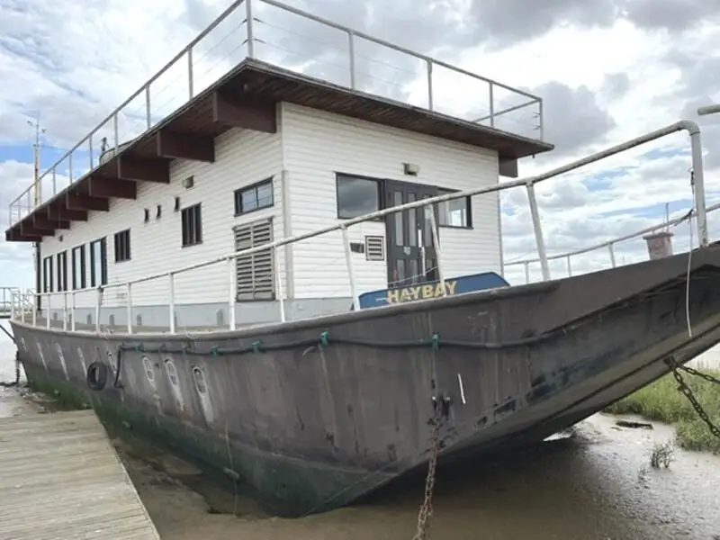Sà lan chở người để bán