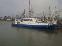 Tàu du lịch để bán