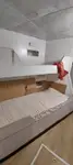 Tàu chở thủy thủ đoàn để bán