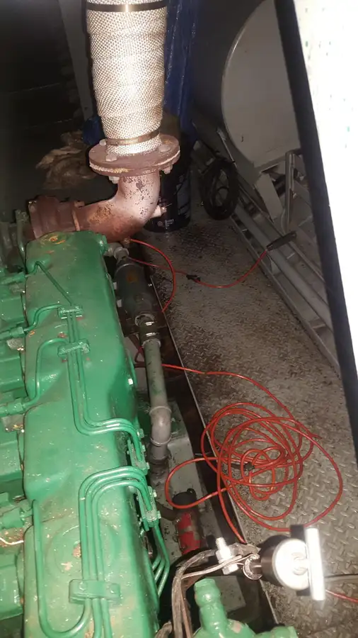 Tàu kéo lưới để bán