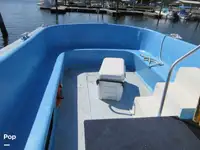 Tàu chở khách và hàng hóa để bán