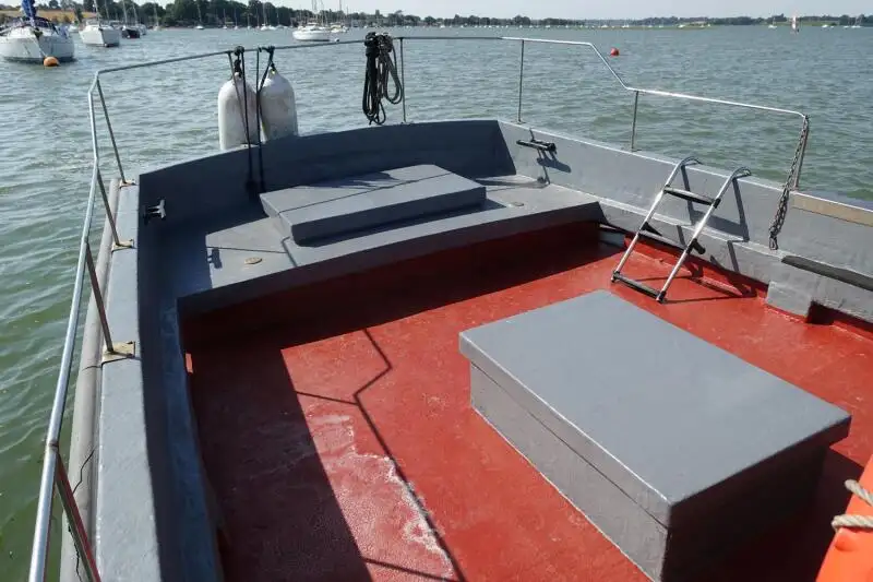 Tàu kéo để bán