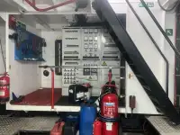 Tàu làm việc để bán