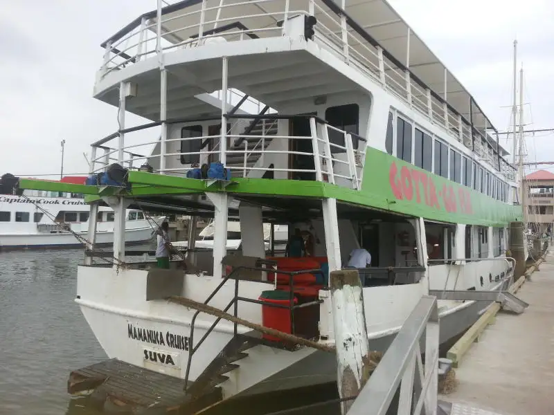 Tàu phà để bán