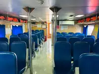 Tàu chở thủy thủ đoàn để bán