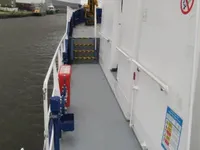 Tàu chở thủy thủ đoàn để bán