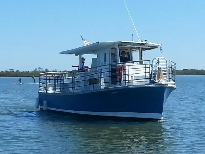 Tàu chở khách để bán