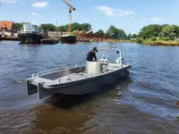 Tàu làm việc để bán