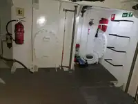 Tàu làm việc để bán