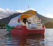 Tàu phà để bán