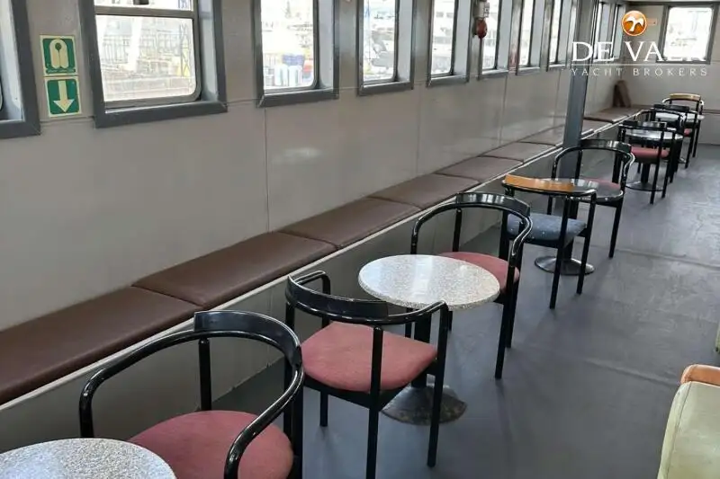 Tàu phà để bán