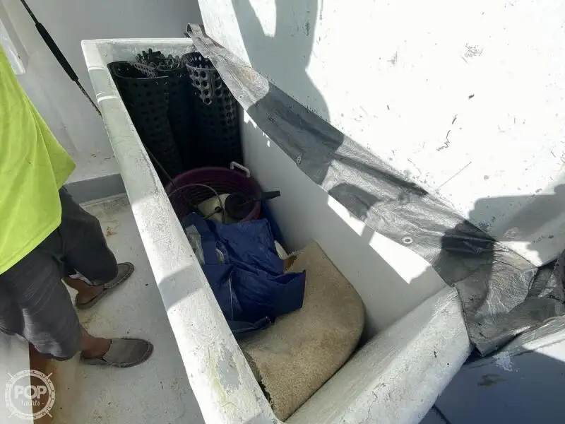 Tàu kéo lưới để bán