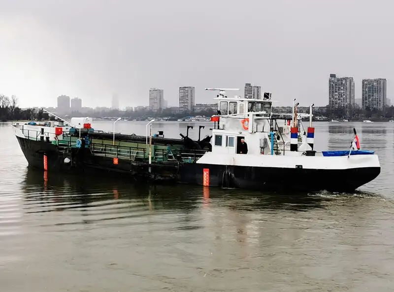 Tàu nạo vét để bán