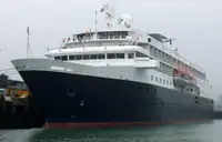 Tàu du lịch rao bán