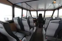 Tàu chở thủy thủ đoàn để bán