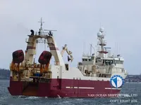 Tàu kéo lưới để bán