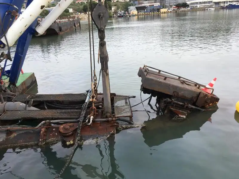 Tàu nạo vét để bán