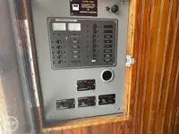 Tàu kéo lưới để bán