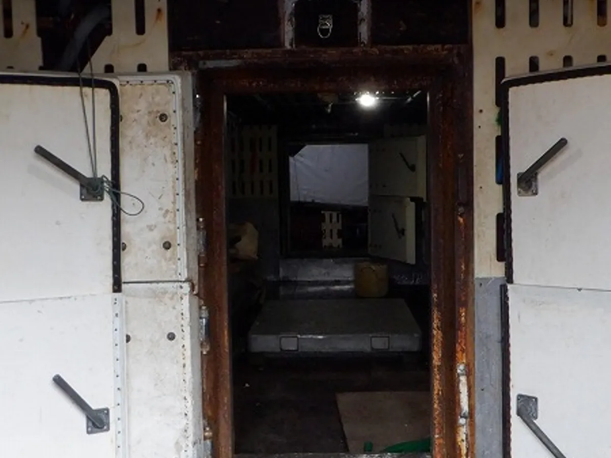 Tàu câu dài để bán