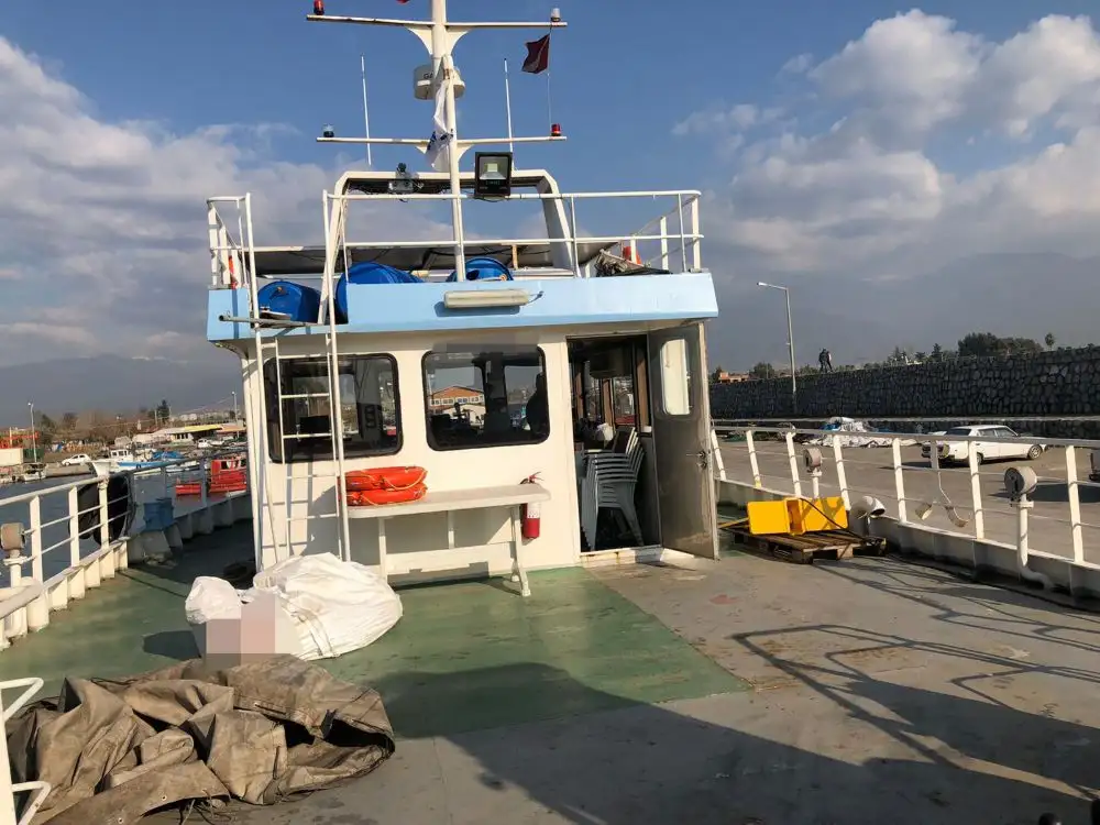 Tàu làm việc để bán