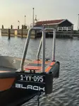 Tàu làm việc để bán