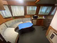 Tàu làm việc để bán