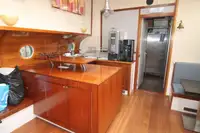 Sà lan để bán