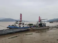 Tàu kéo để bán