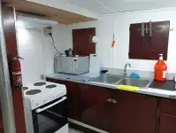 Tàu container để bán