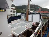 Tàu kéo lưới để bán