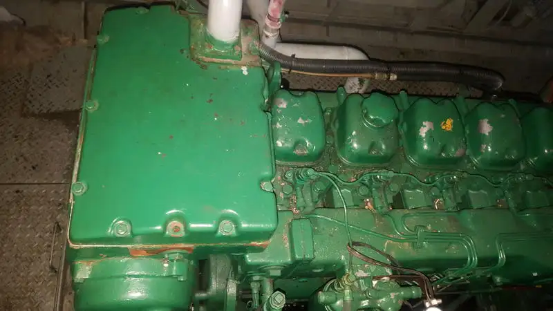Tàu kéo lưới để bán