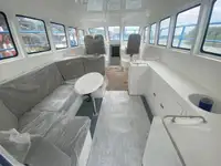 Tàu chở thủy thủ đoàn để bán
