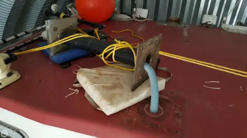 Tàu kéo lưới để bán