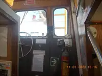Tàu chở thủy thủ đoàn để bán