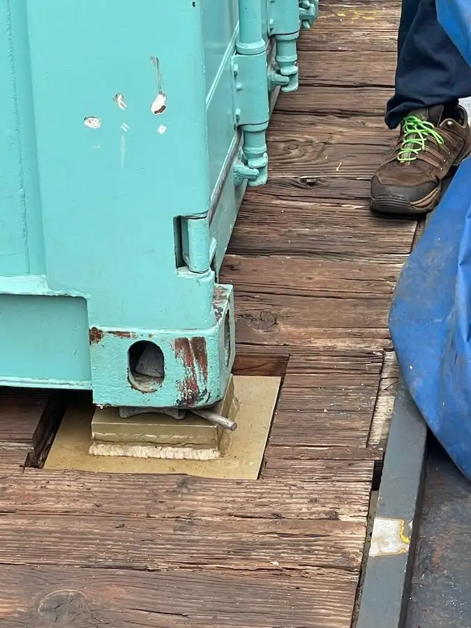 Tàu container để bán