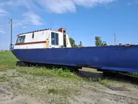Tàu làm việc để bán