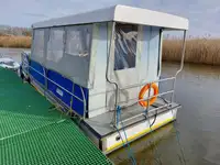 Tàu phà để bán