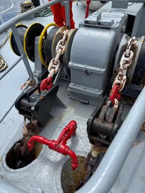 Tàu làm việc để bán
