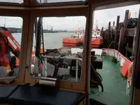 Tàu kéo để bán