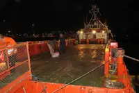 Tàu chở thủy thủ đoàn để bán