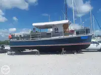 Tàu du lịch để bán
