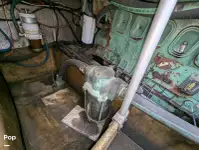 Tàu chở khách và hàng hóa để bán
