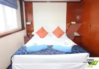 Tàu du lịch để bán