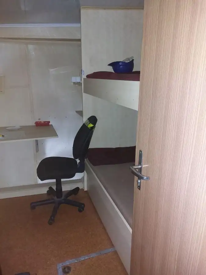 Tàu khảo sát để bán