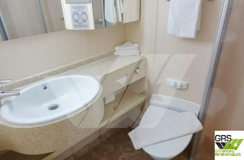 Tàu du lịch để bán