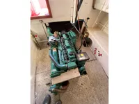 Tàu làm việc để bán