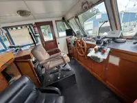 Tàu phà để bán